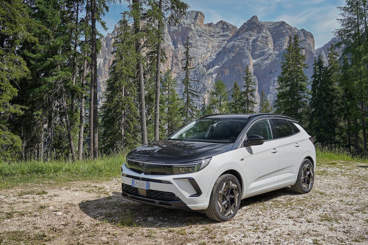 Opel Grandland GSe si conferma protagonista della nuova mobilità