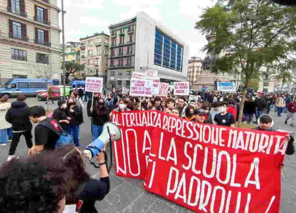 Scuola, si parte con la rivolta delle educatrici: c’è l’assalto al Campidoglio
