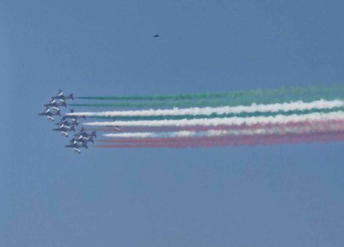 Frecce tricolore, show nei cieli di Milano. VIDEO Frecce tricolore, show nei cieli di Milano. VIDEO