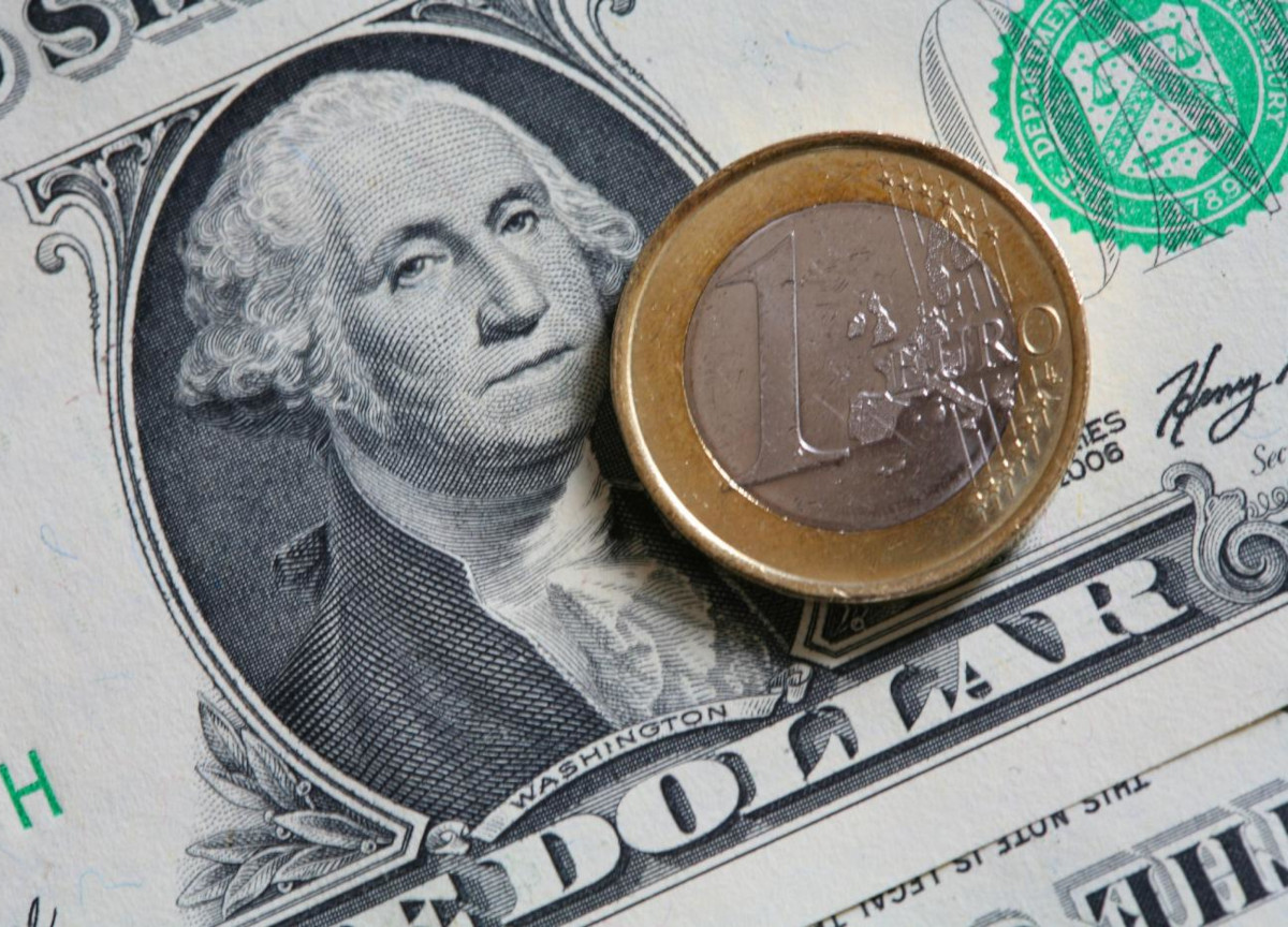 Usa, il superdollaro si rivaluta sull’euro del 5% in soli due mesi Usa, il superdollaro si rivaluta sull’euro del 5% in soli due mesi