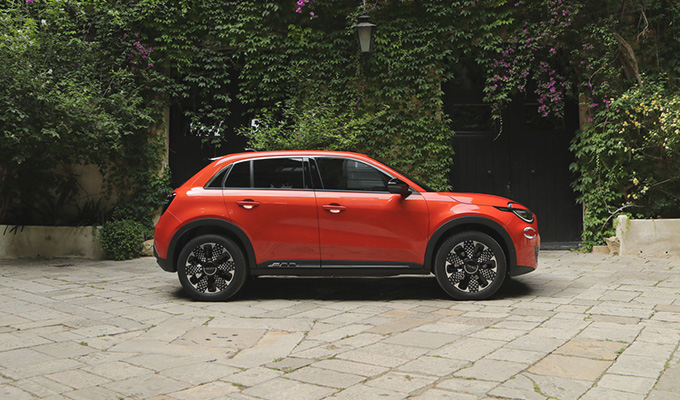 Nuova Fiat 600e avviata la produzione in Polonia, caratteristiche e prezzi