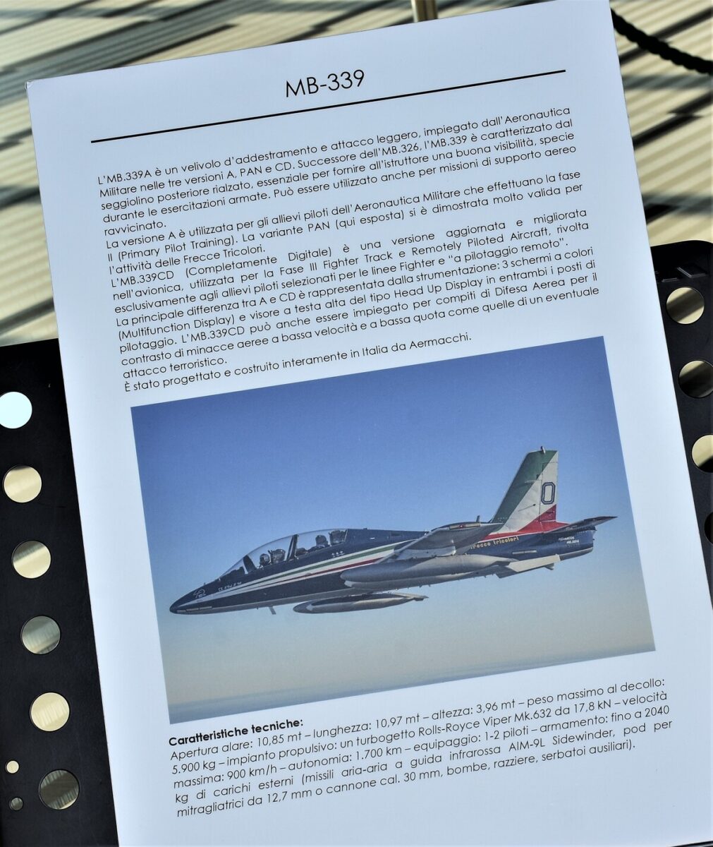 Le Frecce Tricolori attraversano Milano Le Frecce Tricolori attraversano Milano