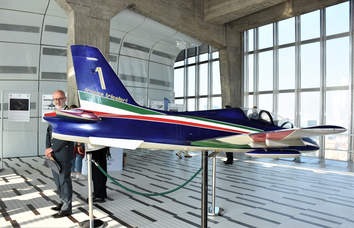 Le Frecce Tricolori attraversano Milano Le Frecce Tricolori attraversano Milano