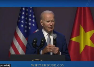La strana conferenza di Biden in Vietnam: “Non so voi, ma io vado a letto”