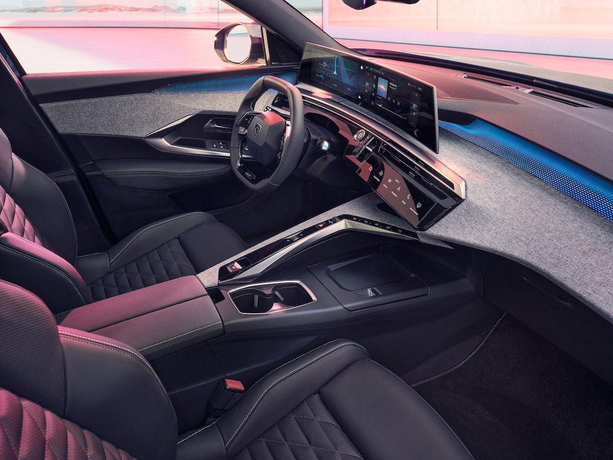 Con Nuovo Peugeot E-3008: parte la rivoluzione elettrica di Stellantis Con Nuovo Peugeot E-3008: parte la rivoluzione elettrica di Stellantis