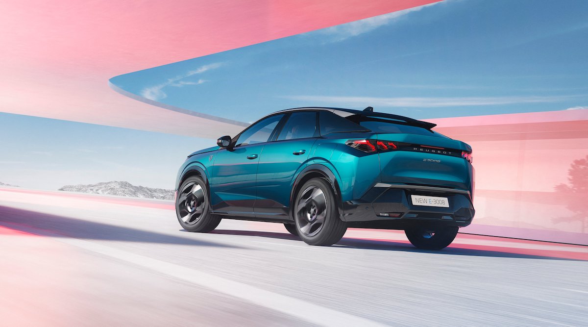 Con Nuovo Peugeot E-3008: parte la rivoluzione elettrica di Stellantis Con Nuovo Peugeot E-3008: parte la rivoluzione elettrica di Stellantis