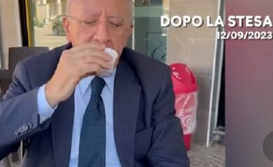 Caivano, De Luca senza scorta al Parco Verde: “Caffè fantastico”