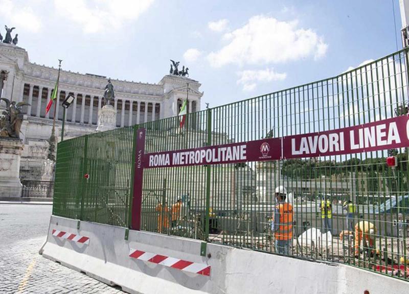 Smottamento nel cantiere di Areti Acea, chiusa al traffico piazza Venezia