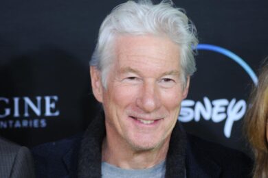 Richard Gere testimone contro Salvini. Ma dimentica Biden sotto impeachment