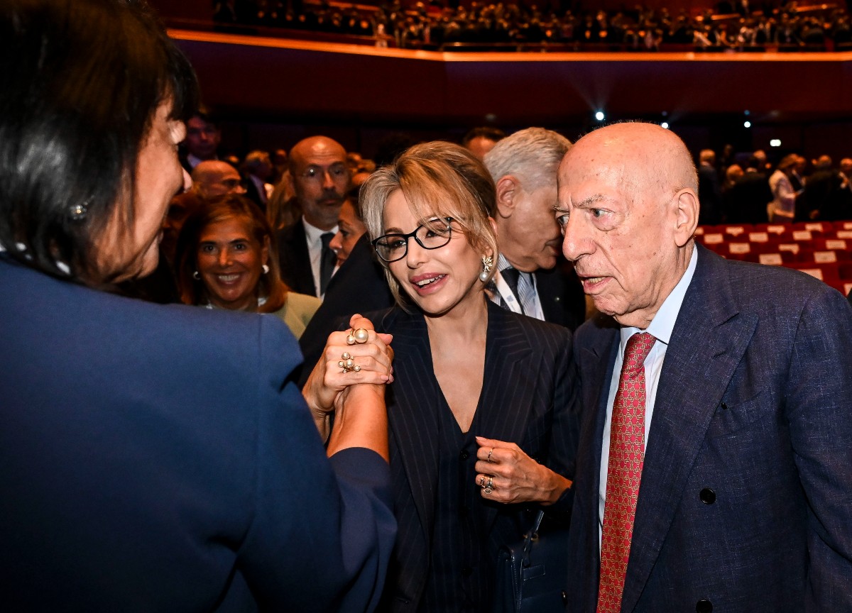 Banche, Marina Berlusconi contro Meloni: “Perplessa da tassa extra profitti” Banche, Marina Berlusconi contro Meloni: “Perplessa da tassa extra profitti”