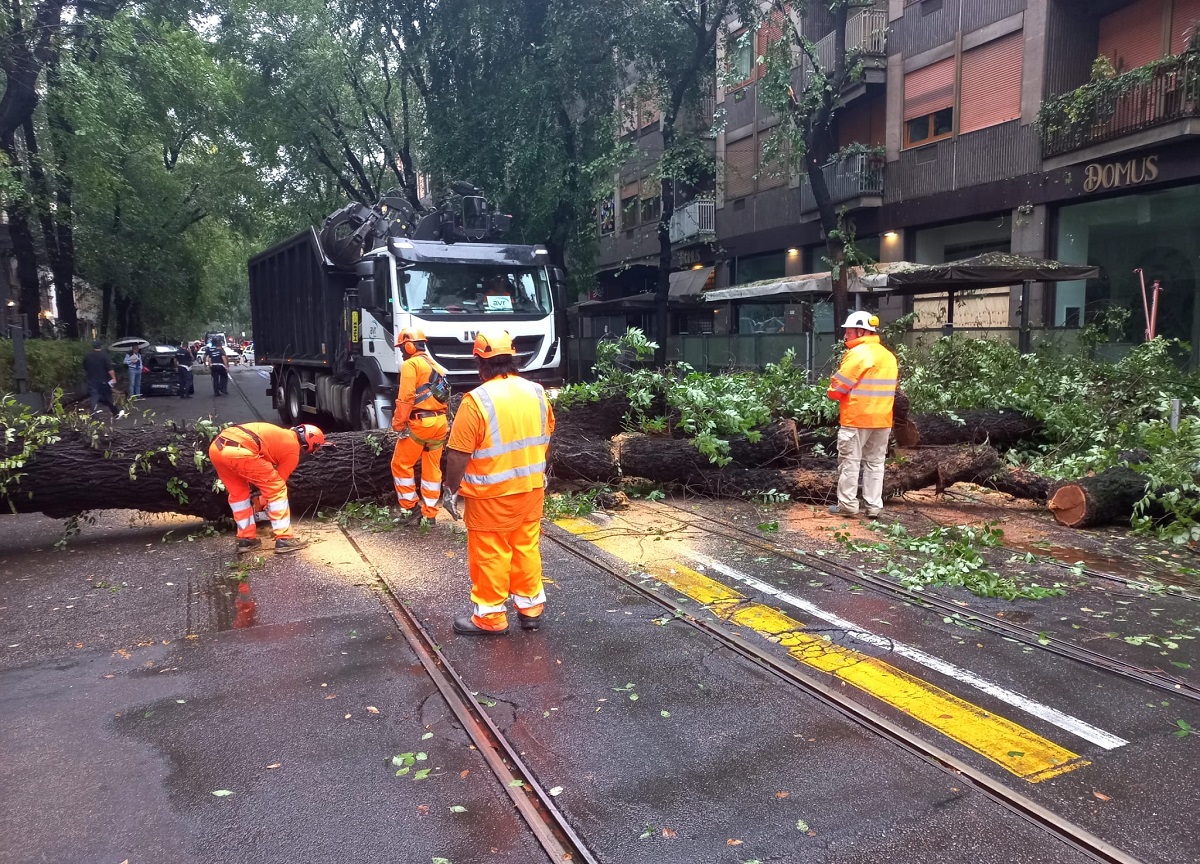 Maltempo a Milano, il Seveso è esondato nella notte Maltempo a Milano, il Seveso è esondato nella notte