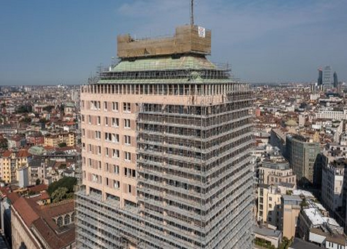 Milano, Torre Velasca in vendita: interesse di Generali e fondi tedeschi