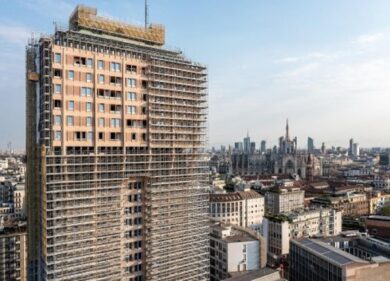 Milano, Torre Velasca in vendita: interesse di Generali e fondi tedeschi