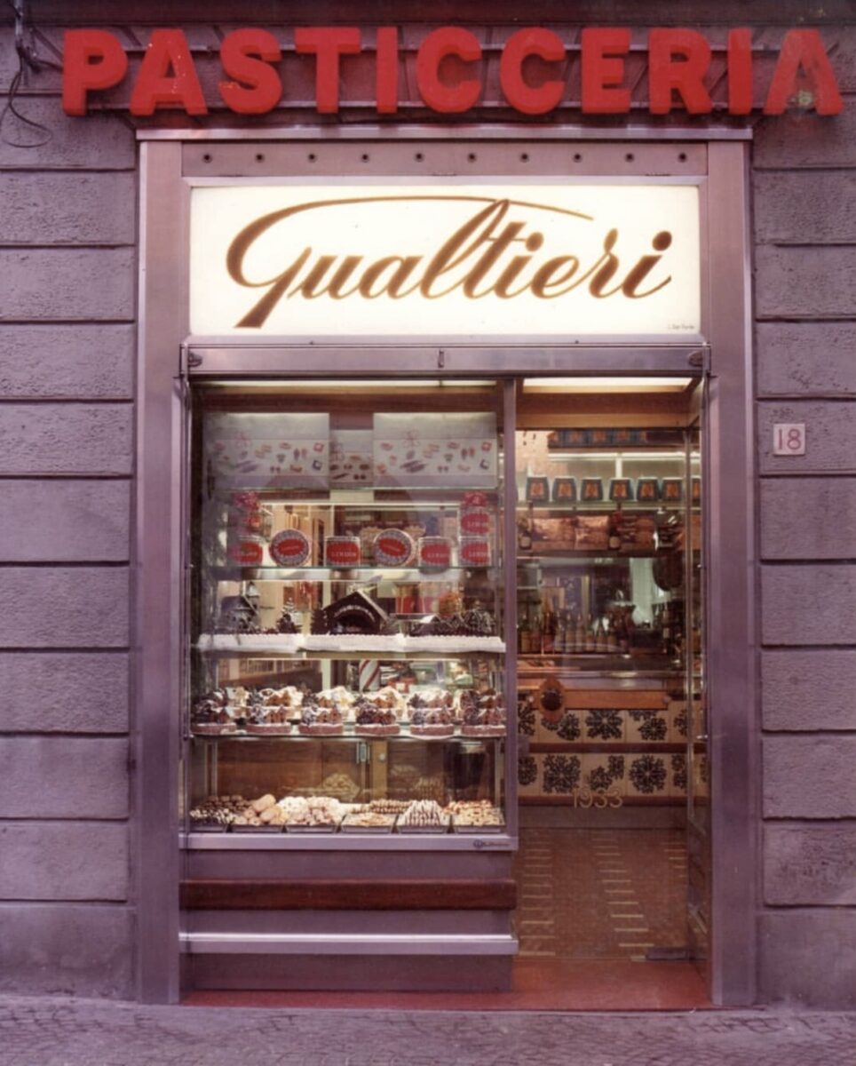 Pasticceria Gualtieri compie 90 anni e si regala un look anni Trenta Pasticceria Gualtieri compie 90 anni e si regala un look anni Trenta