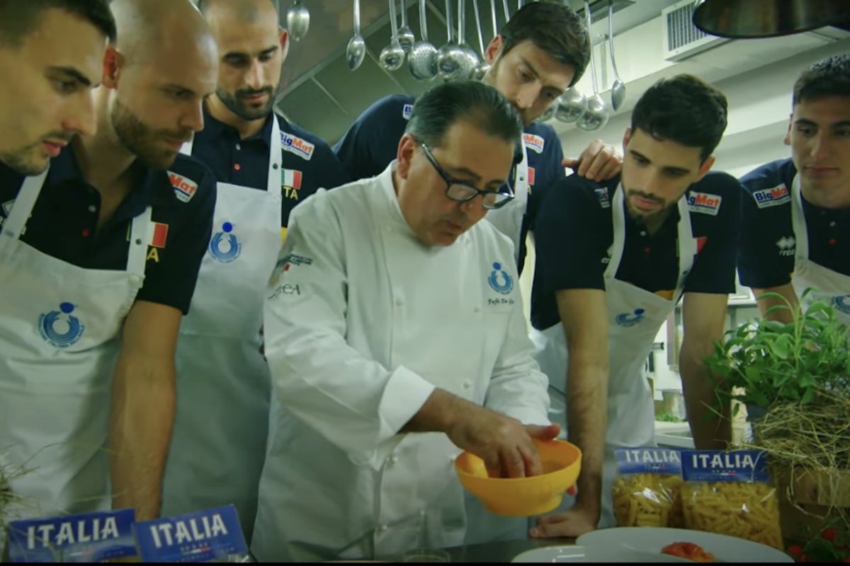 Il governo lancia uno spot da mezzo milione che insegna come cucinare la pasta Il governo lancia uno spot da mezzo milione che insegna come cucinare la pasta