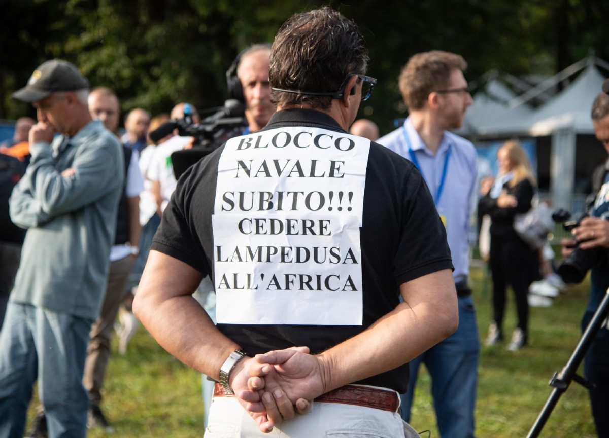 Pontida, il popolo leghista sferza Meloni su autonomia e migranti Pontida, il popolo leghista sferza Meloni su autonomia e migranti