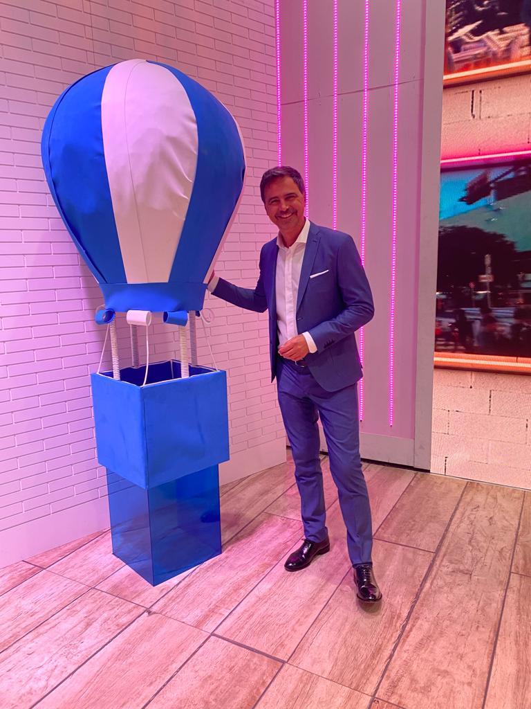 L’eleganza e il sorriso di Beppe Convertini L’eleganza e il sorriso di Beppe Convertini