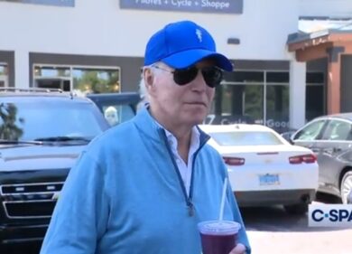 Biden: “Sono stanco e voglio andare a letto”. Sleepy Joe crolla nei sondaggi
