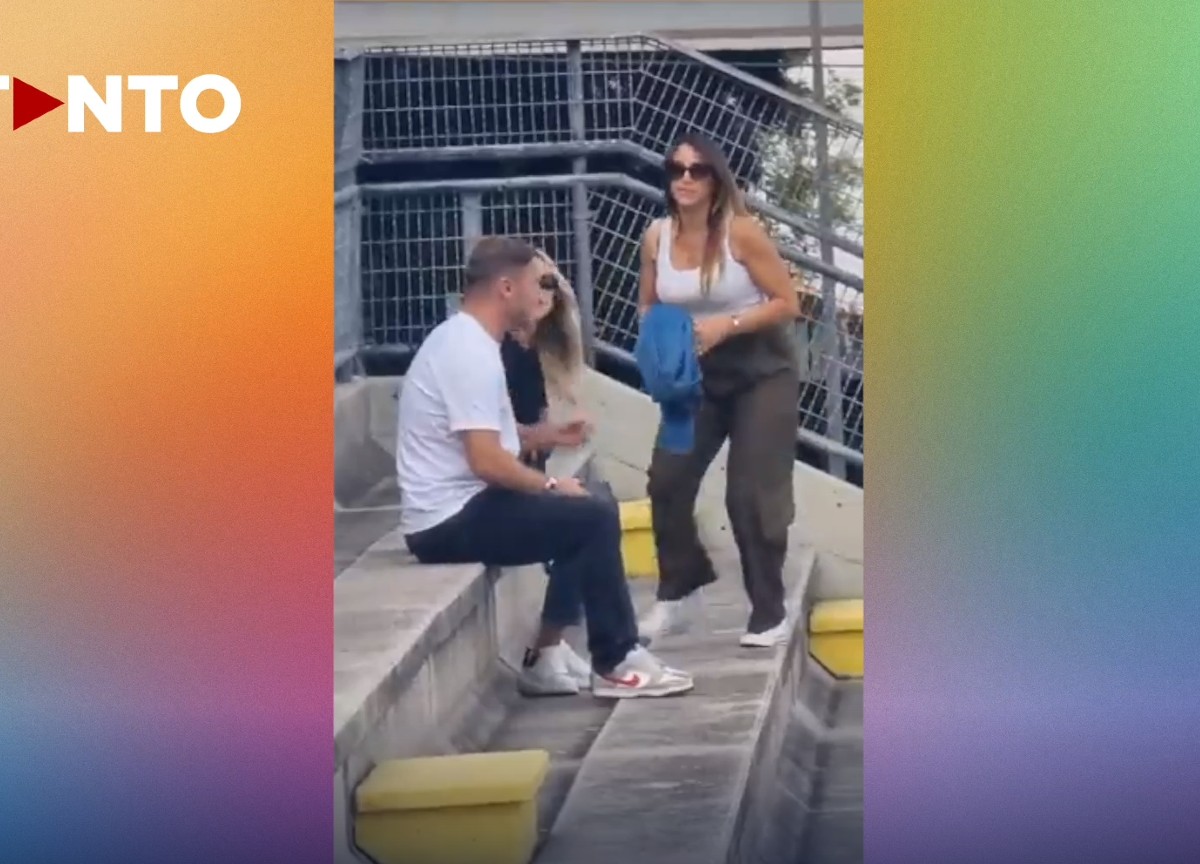 Totti, Noemi Bocchi e Ilary Blasi beccati insieme allo stadio: VIDEO E FOTO Totti, Noemi Bocchi e Ilary Blasi beccati insieme allo stadio: VIDEO E FOTO
