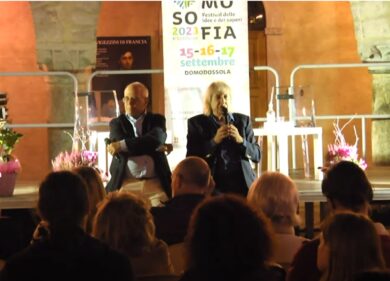 Donna ubriaca inveisce contro il regista Vanzina ma lui cita Prévert: il caso