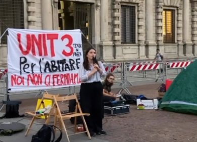 Caro affitti, tende degli studenti davanti al Comune di Milano.  FOTO