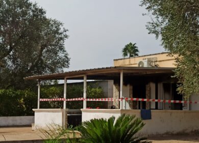 Donna trovata carbonizzata in casa, fermato il figlio per omicidio volontario