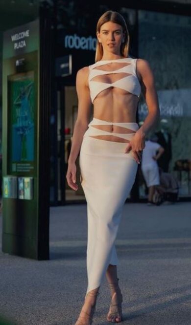 Sara Croce a Ballando con le Stelle, curve mozzafiato in bikini e scatti bollenti. FOTO