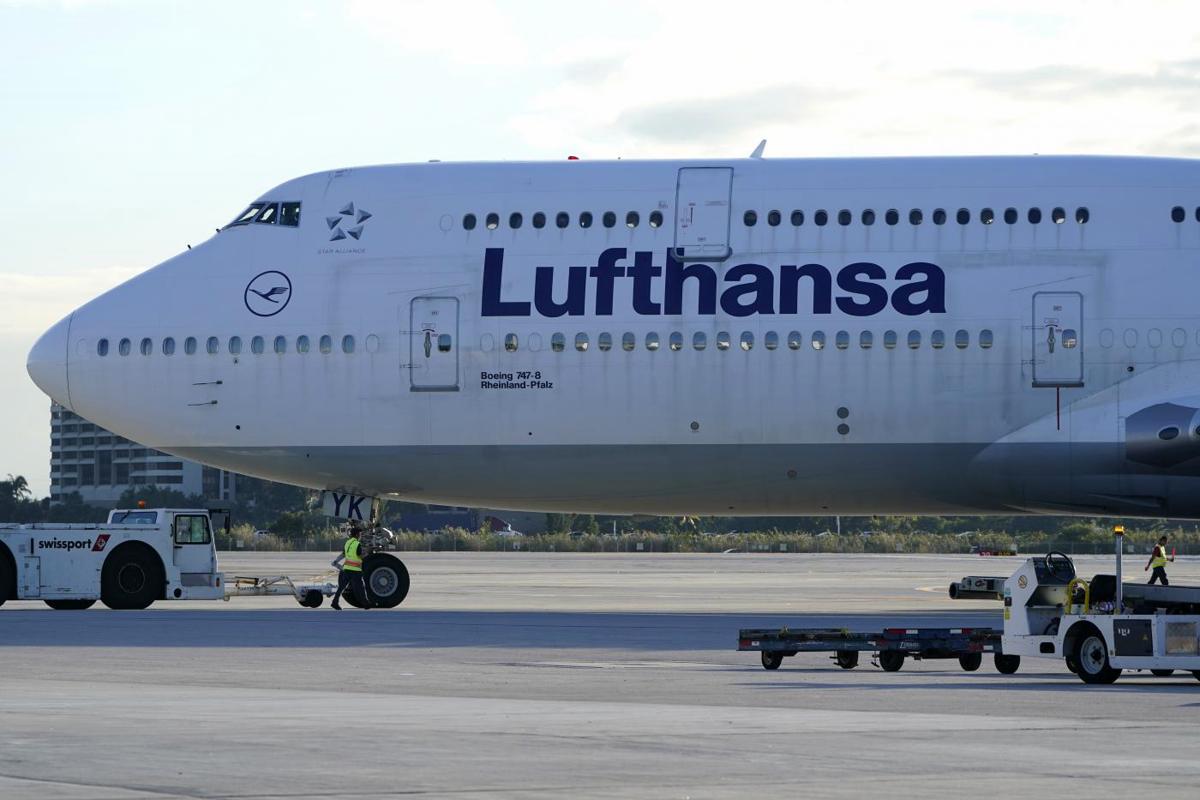 Lufthansa, un imprevisto in Ita da 200 mln. Gli ex Alitalia ora battono cassa Lufthansa, un imprevisto in Ita da 200 mln. Gli ex Alitalia ora battono cassa