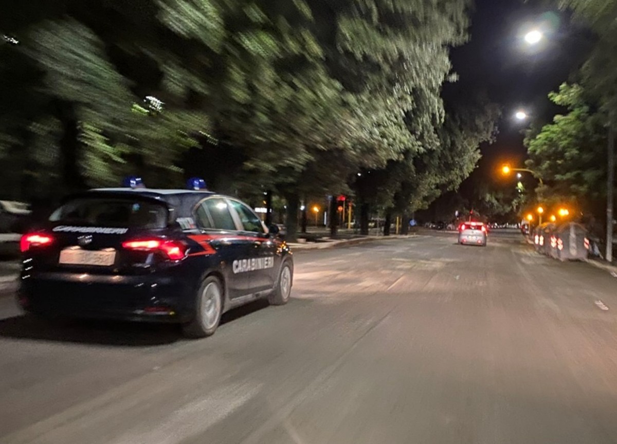 Roma, nomadi scatenati fanno impazzire i carabinieri: inseguimento da film Roma, nomadi scatenati fanno impazzire i carabinieri: inseguimento da film