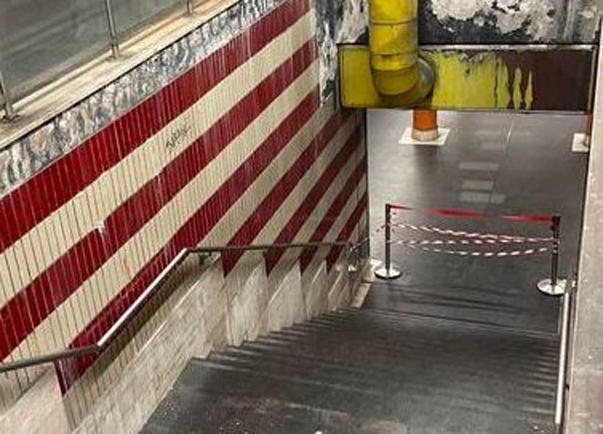 Roma, la metro A fa acqua: piove in stazione, scatta l’ira dei passeggeri