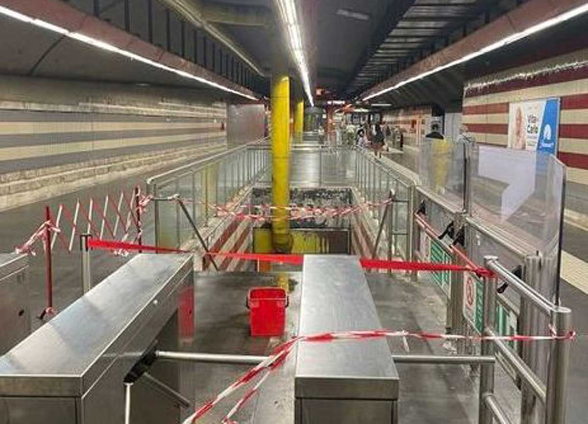 Roma, la metro A fa acqua: piove in stazione, scatta l’ira dei passeggeri