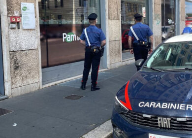 Turisti derubati vicino alla stazione Termini fanno arrestare lo scippatore
