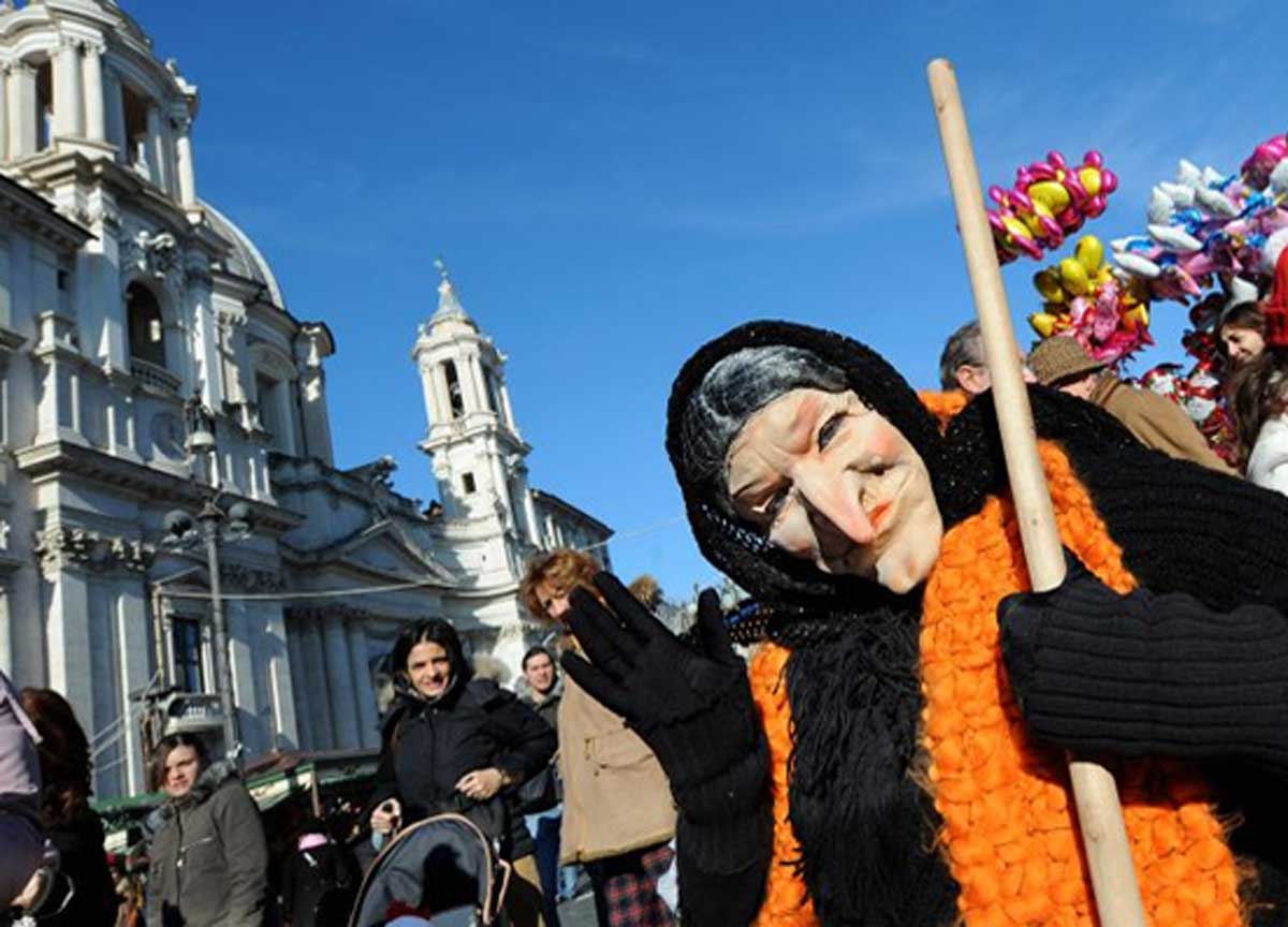 Befana a piazza Navona, i 5 Stelle: “Dal Comune porta in faccia alle Onlus” Befana a piazza Navona, i 5 Stelle: “Dal Comune porta in faccia alle Onlus”