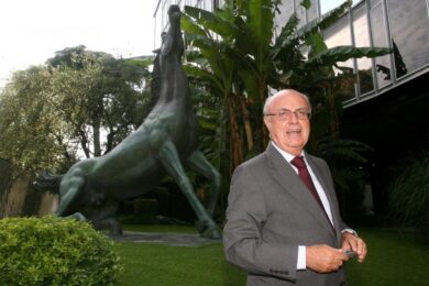 Napoli, l’ex ministro Urbani e l’attrice derubati in casa mentre dormono