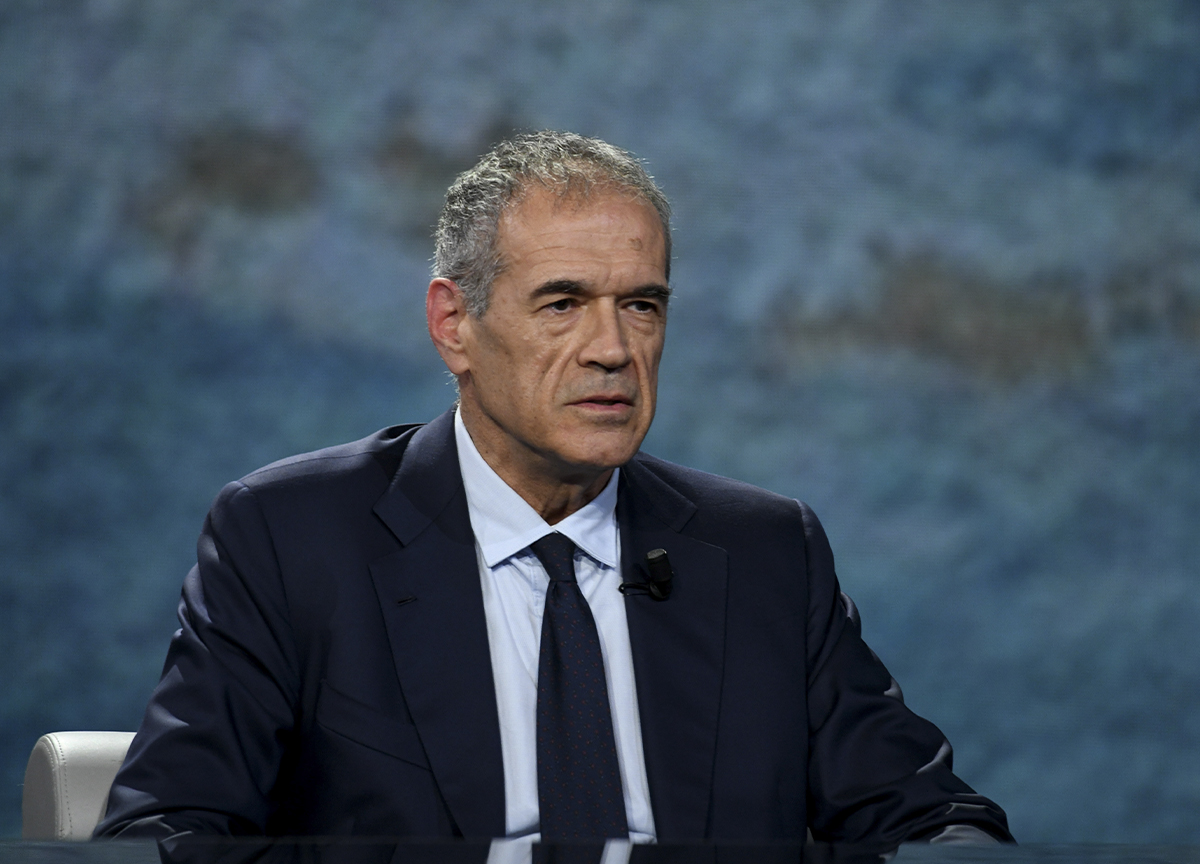Cottarelli: “Il governo smetta con i favori a balneari e tassisti” Cottarelli: “Il governo smetta con i favori a balneari e tassisti”