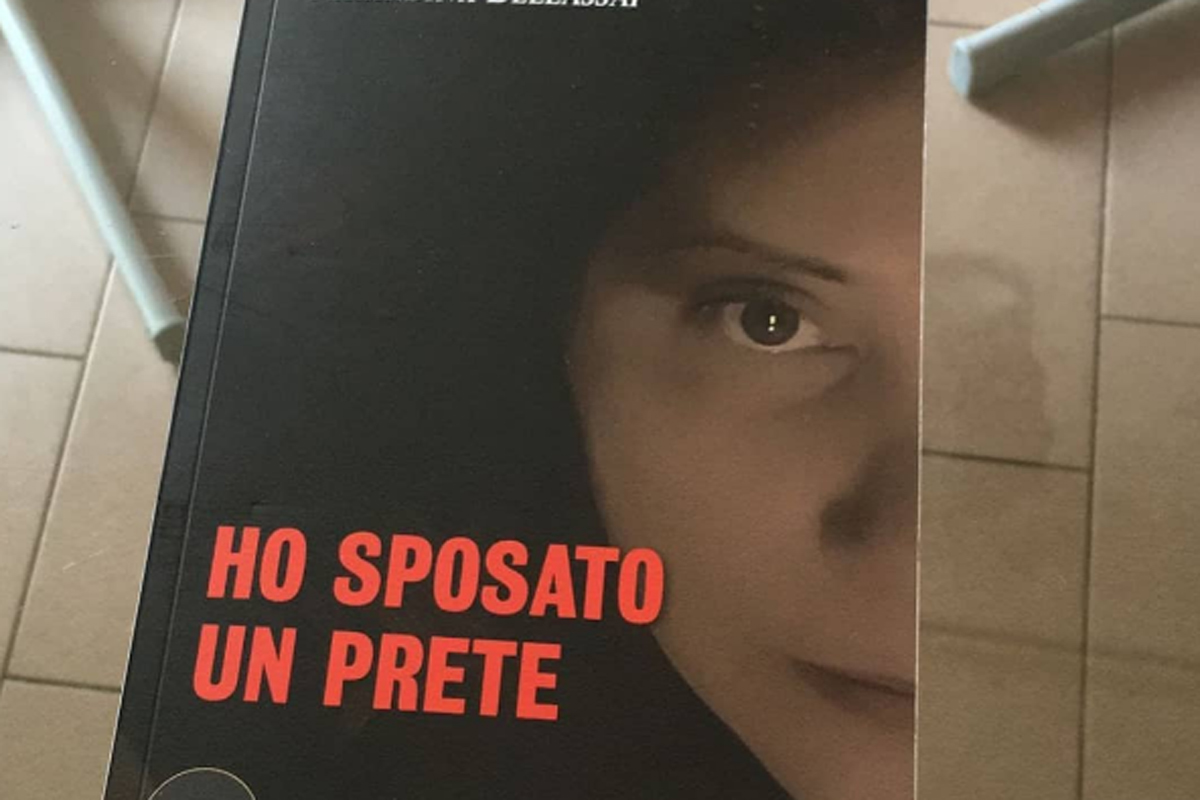 Il prete innamorato che lasciò i voti: “Con Dina finalmente sposi in chiesa” Il prete innamorato che lasciò i voti: “Con Dina finalmente sposi in chiesa”