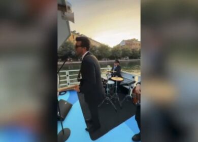 The Kolors, concerto ai Navigli finisce male: battello rischia di affondare