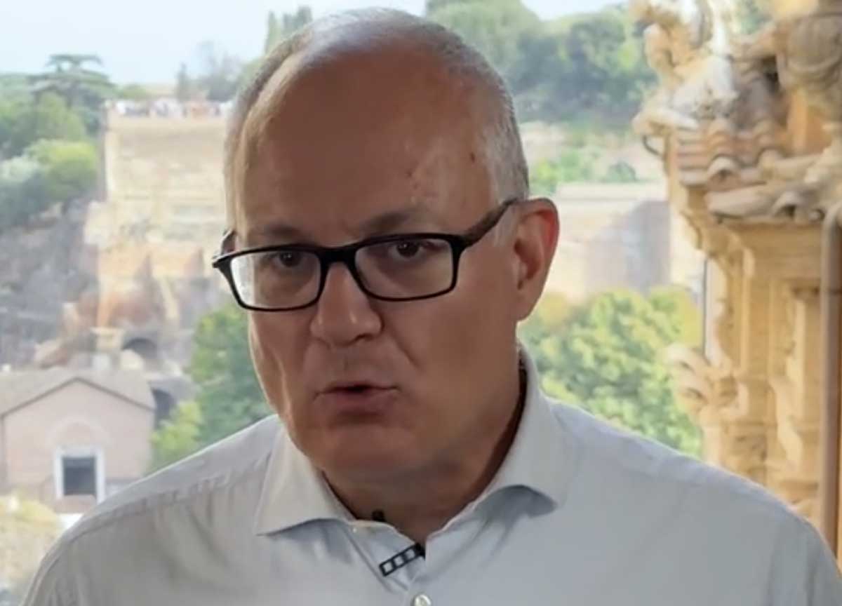 WhatsApp Roma Capitale e il test: Gualtieri travolto dalla critiche social