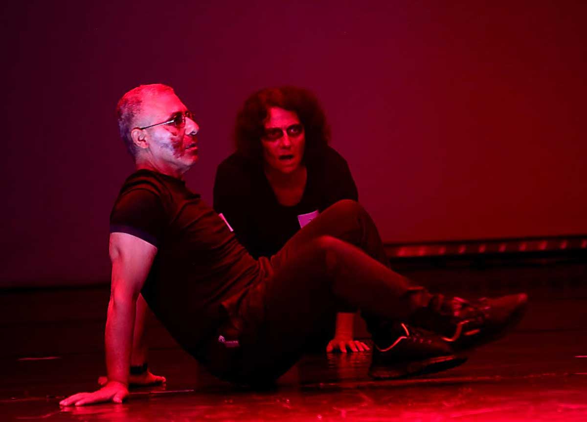 Roma, disoccupati e disperati: senza lavoro over 40, cercano posto da zombie Roma, disoccupati e disperati: senza lavoro over 40, cercano posto da zombie