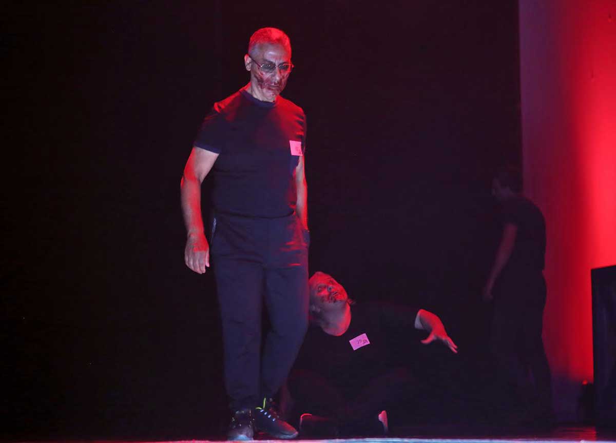 Roma, disoccupati e disperati: senza lavoro over 40, cercano posto da zombie Roma, disoccupati e disperati: senza lavoro over 40, cercano posto da zombie