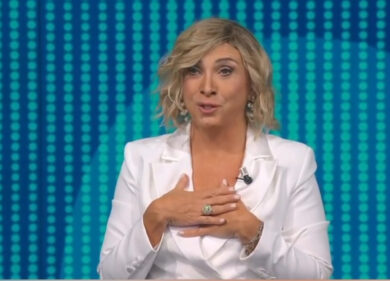 Myrta Merlino a Pomeriggio 5, l’imitazione di Barbara Foria è virale