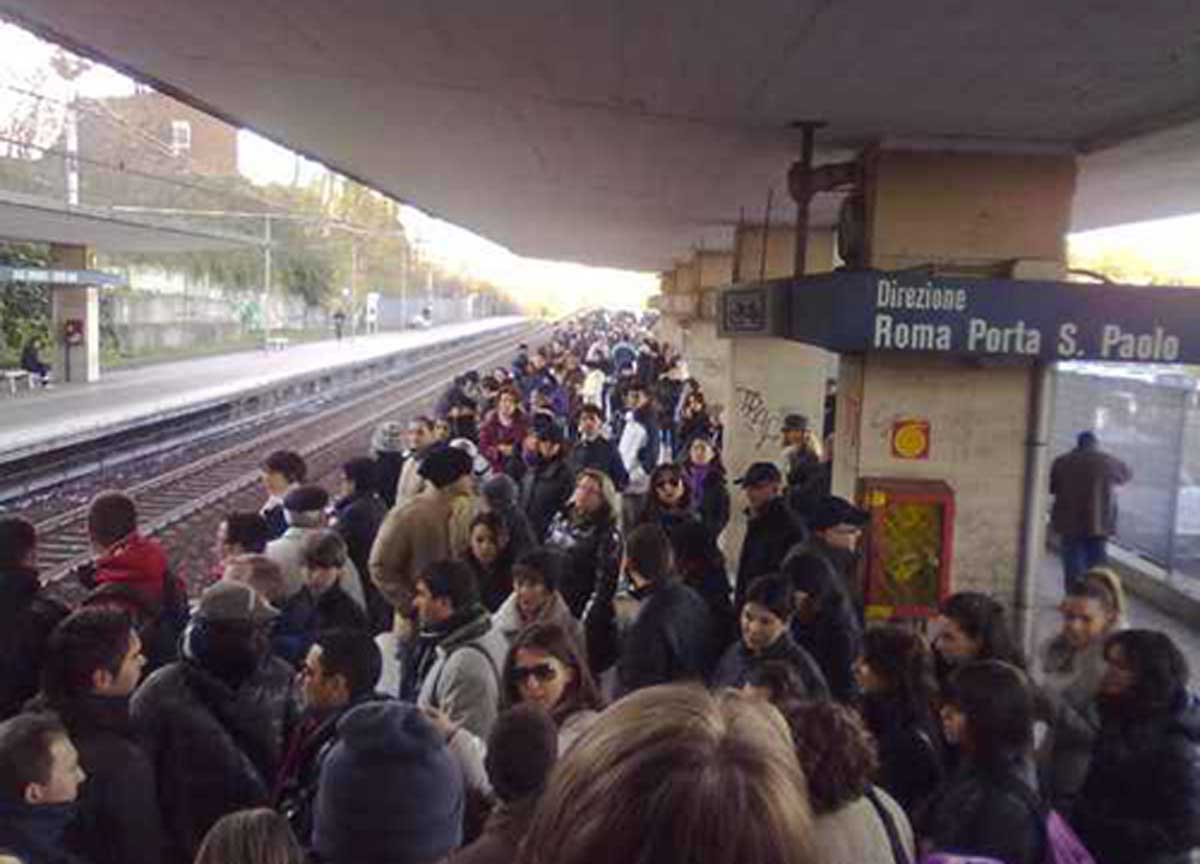Roma Lido, la Cotral si arrende: 10 bus al giorno per aiutare la Metromare Roma Lido, la Cotral si arrende: 10 bus al giorno per aiutare la Metromare