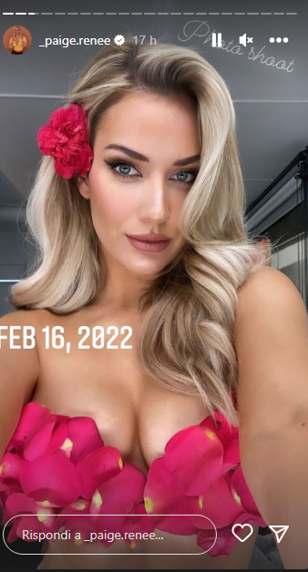 Paige Spiranac, selfie esplosivi: la golfista rende il green bollente. Le foto