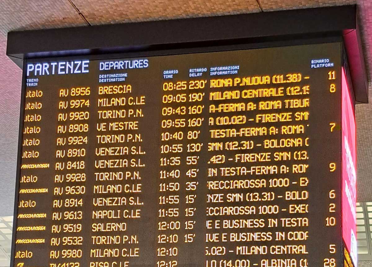Termini in tilt per il terremoto, ritardi e proteste sulla tratta Roma-Napoli Termini in tilt per il terremoto, ritardi e proteste sulla tratta Roma-Napoli