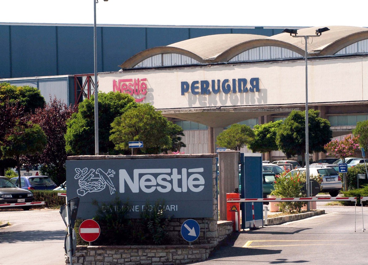 Nestlé investe nel cioccolato bianco. Polo esclusivo in una sede Perugina Nestlé investe nel cioccolato bianco. Polo esclusivo in una sede Perugina
