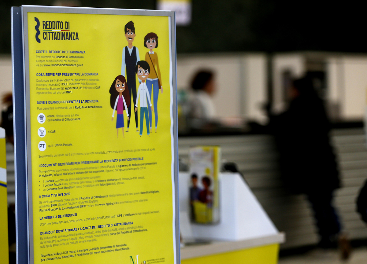 Reddito di cittadinanza: il call center dell’Inps va in tilt. Poste in ritardo