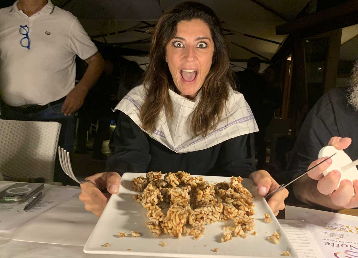 Fiumicino, chef in lotta ma atterra Elisa Isoardi: l’insolita prova del cuoco