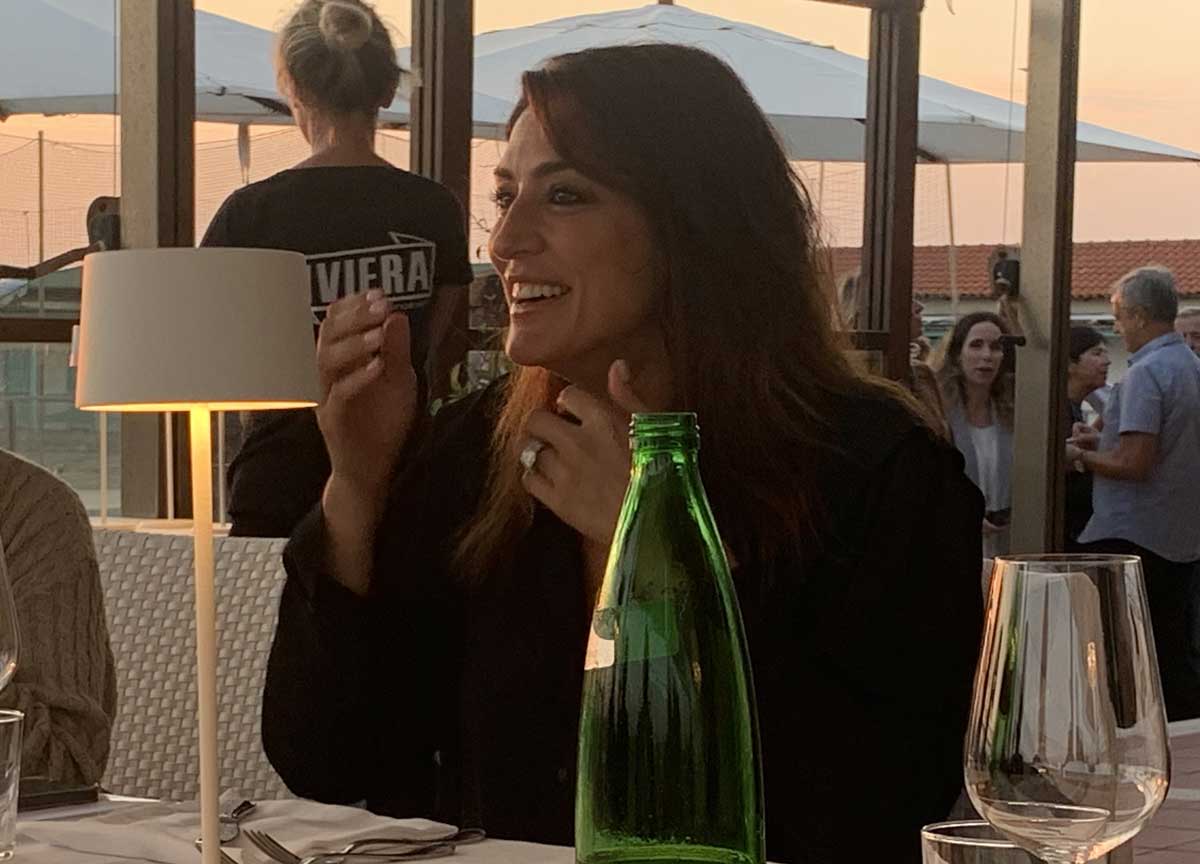 Fiumicino, chef in lotta ma atterra Elisa Isoardi: l’insolita prova del cuoco