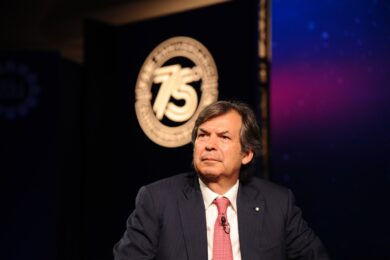 Guerra Ucraina, Intesa esce dalla Russia: Putin firma il decreto