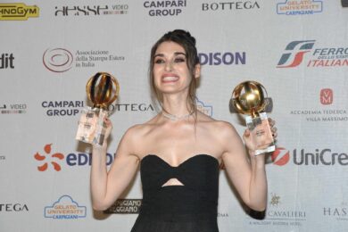 Pilar Fogliati regina di Cuori. “Ho amato 2 uomini contemporaneamente, ma non l’ho accettato”